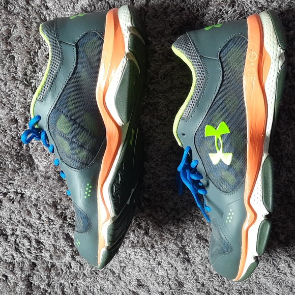 Under Armour shoes boys - Picture 2 of 6